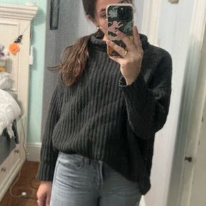 Small oversized dark green cable knit sweater